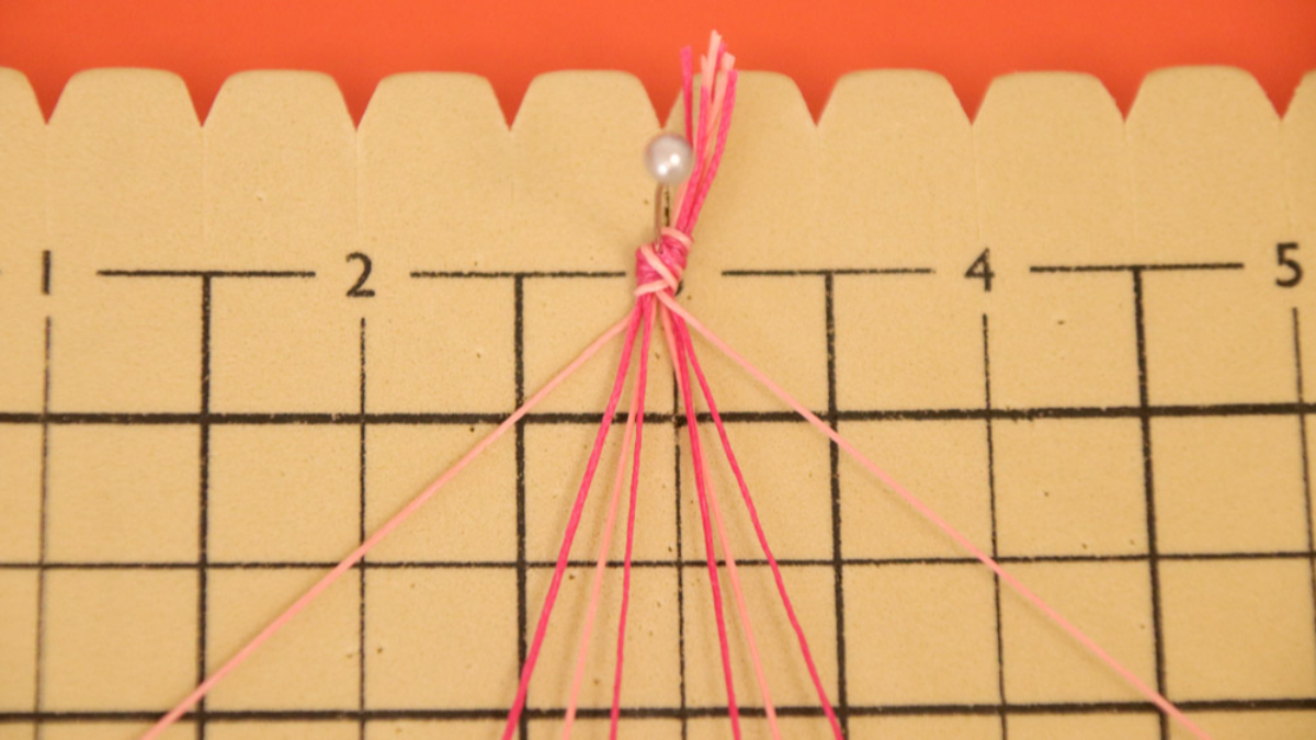 Créoles avec bracelet brésilien Coeur en cordes Slam : Etape 3 Créoles avec bracelet brésilien Coeur en cordes Slam : Etape 3