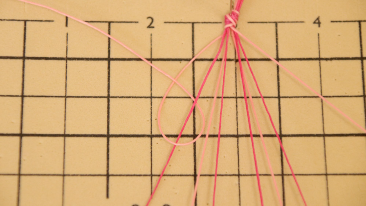 Créoles avec bracelet brésilien Coeur en cordes Slam : Etape 4 Créoles avec bracelet brésilien Coeur en cordes Slam : Etape 4