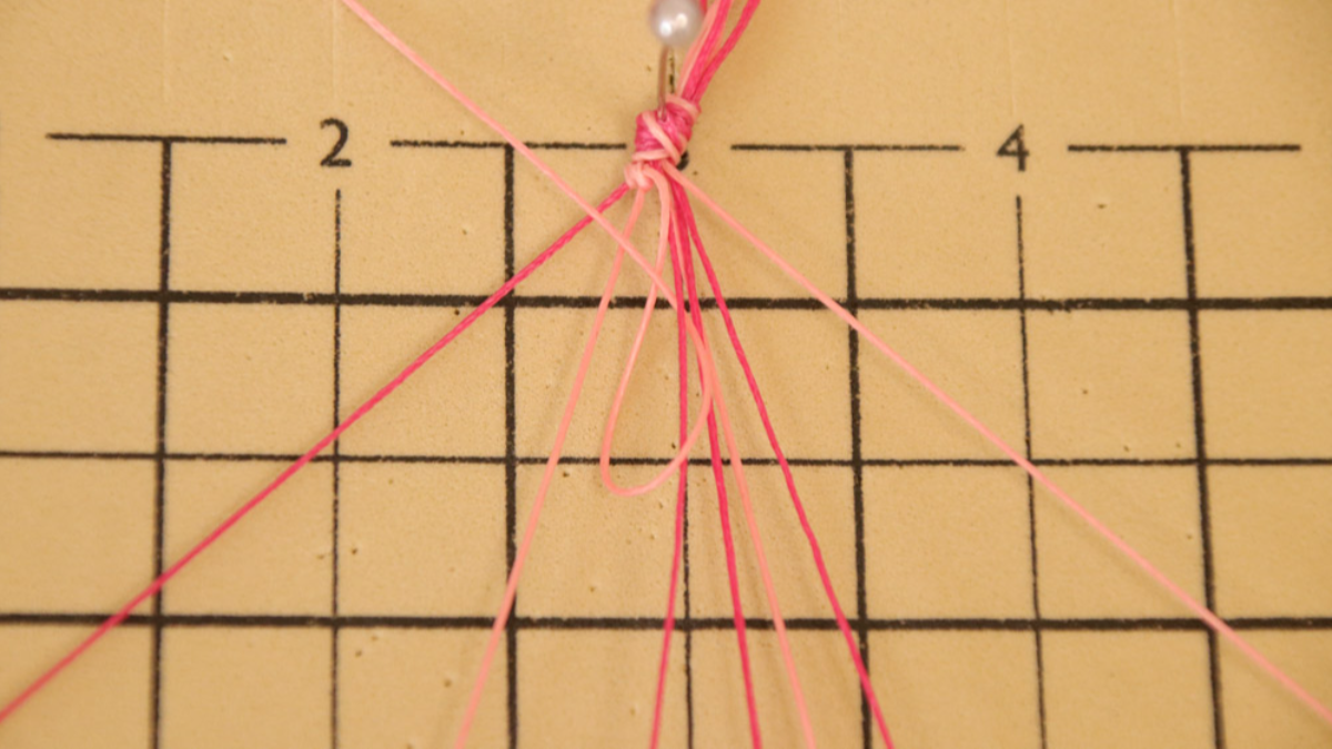 Créoles avec bracelet brésilien Coeur en cordes Slam : Etape 6 Créoles avec bracelet brésilien Coeur en cordes Slam : Etape 6