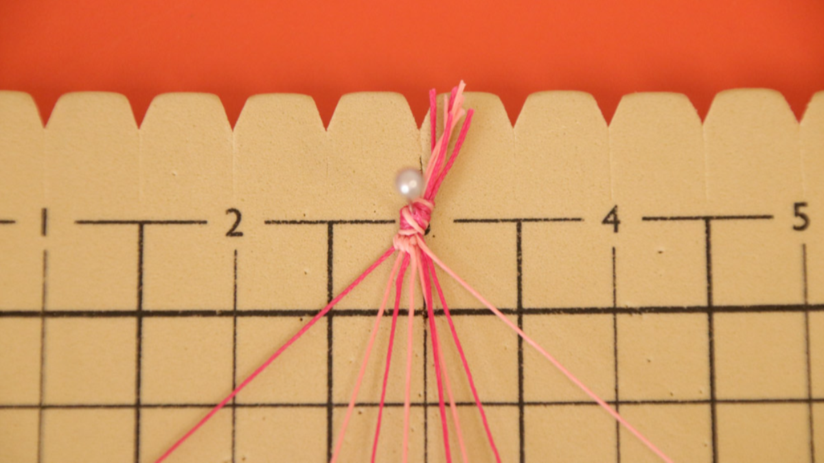 Créoles avec bracelet brésilien Coeur en cordes Slam : Etape 7 Créoles avec bracelet brésilien Coeur en cordes Slam : Etape 7