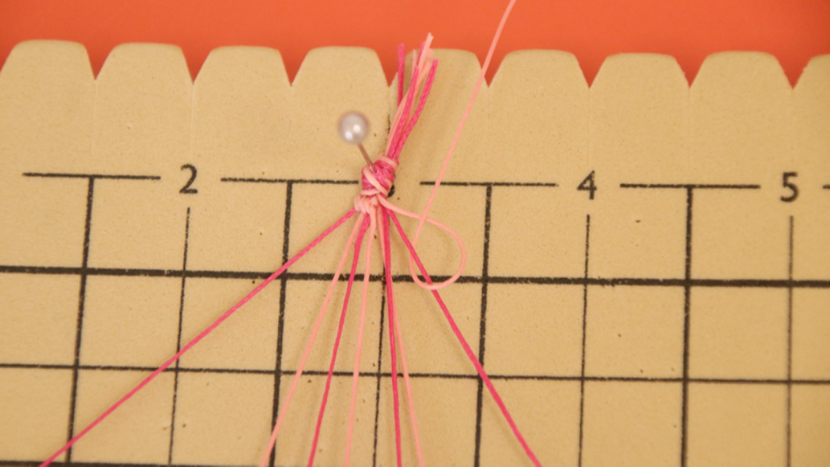 Créoles avec bracelet brésilien Coeur en cordes Slam : Etape 8 Créoles avec bracelet brésilien Coeur en cordes Slam : Etape 8