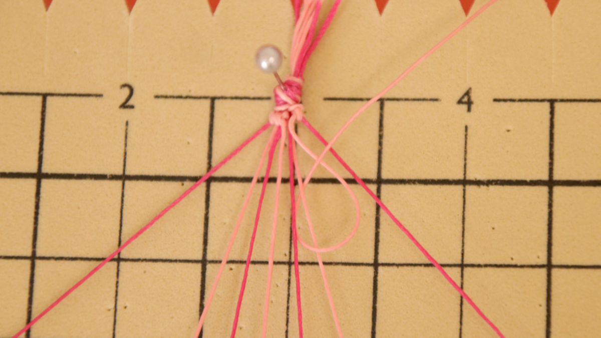 Créoles avec bracelet brésilien Coeur en cordes Slam : Etape 9 Créoles avec bracelet brésilien Coeur en cordes Slam : Etape 9