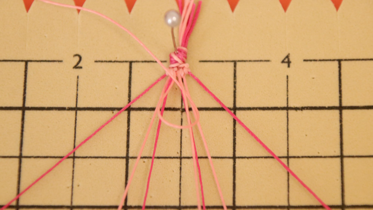 Créoles avec bracelet brésilien Coeur en cordes Slam : Etape 10 Créoles avec bracelet brésilien Coeur en cordes Slam : Etape 10