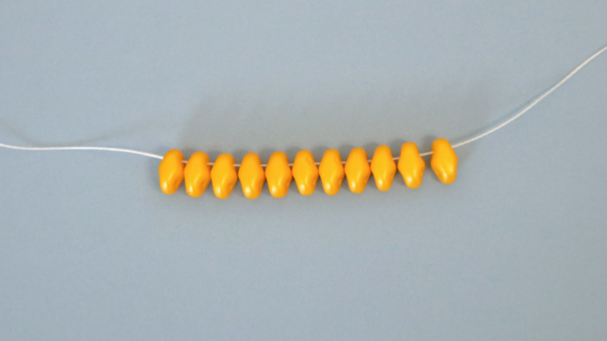 Boucles d'oreilles tournesol avec perles SuperDuo : Etape 1 Boucles d'oreilles tournesol avec perles SuperDuo : Etape 1