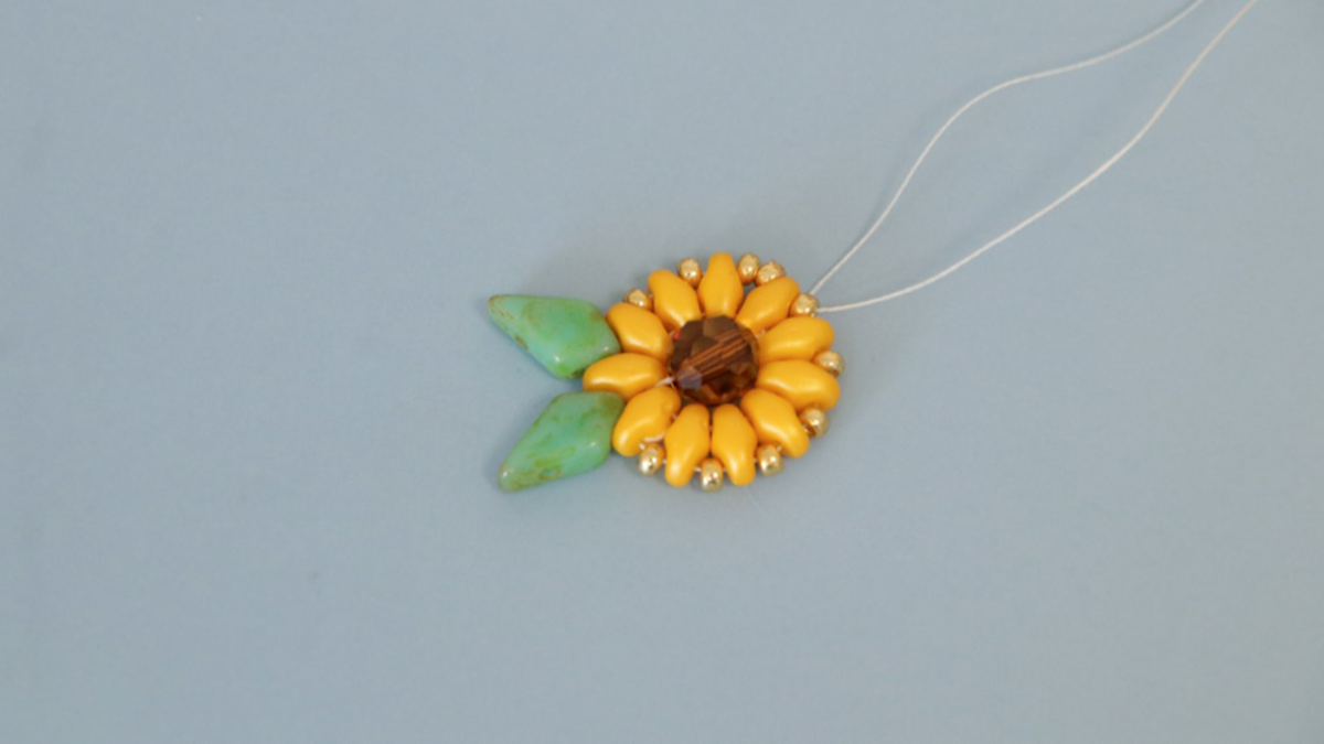 Boucles d'oreilles tournesol avec perles SuperDuo : Etape 9 Boucles d'oreilles tournesol avec perles SuperDuo : Etape 9