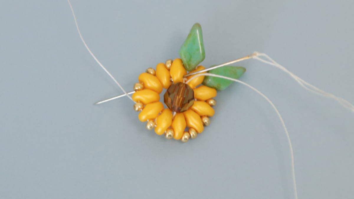 Boucles d'oreilles tournesol avec perles SuperDuo : Etape 12 Boucles d'oreilles tournesol avec perles SuperDuo : Etape 12