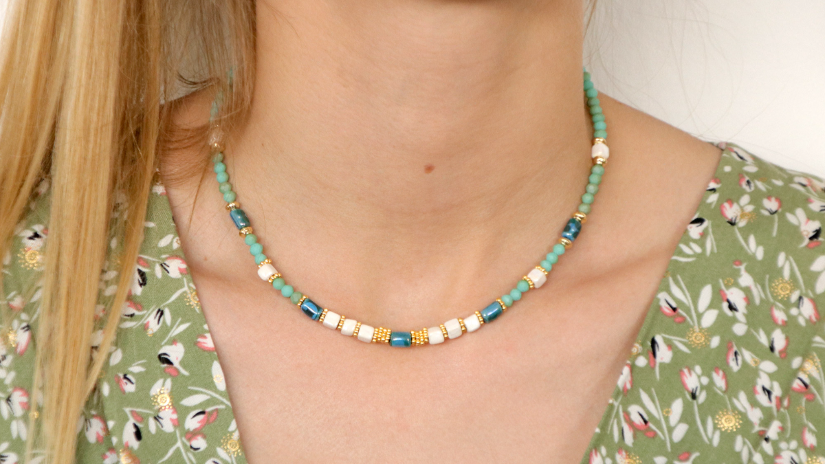 Collier perles tubes en céramique bleu turquoise Collier perles tubes en céramique bleu turquoise