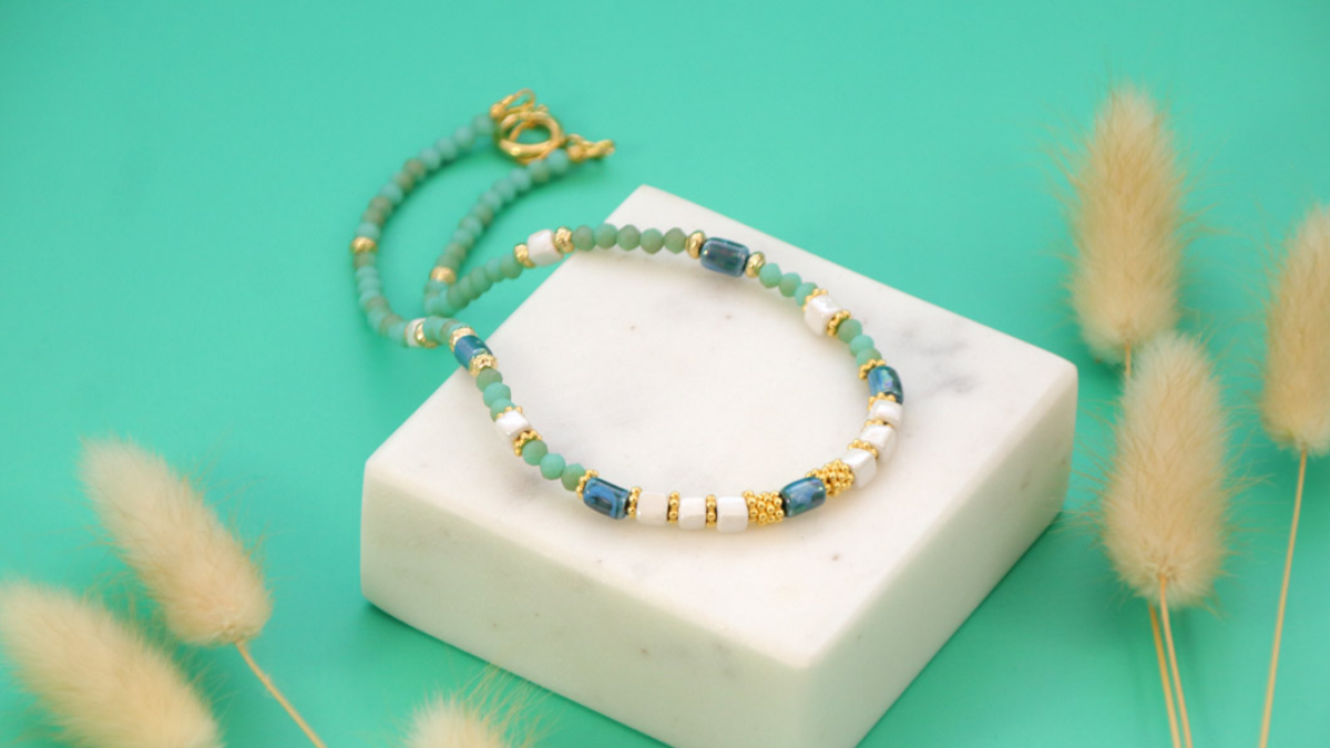 Schéma Collier perles tubes en céramique bleu turquoise