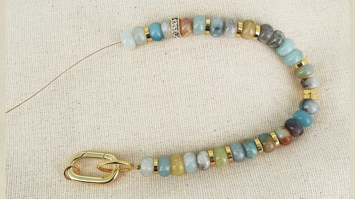 Tuto collier ras de cou perles en pierre gemme Amazonite : Etape 2 Tuto collier ras de cou perles en pierre gemme Amazonite : Etape 2