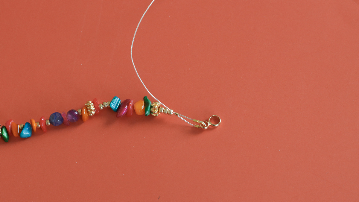 Tuto collier perles fantaisie en nacre et pierre gemme : Etape 3