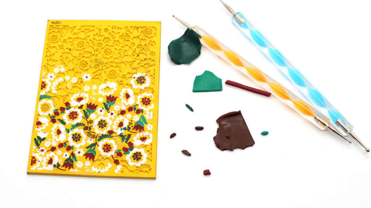 Boucles d'oreilles polymère plaque de texture fleurs : Etape 4 Boucles d'oreilles polymère plaque de texture fleurs : Etape 4