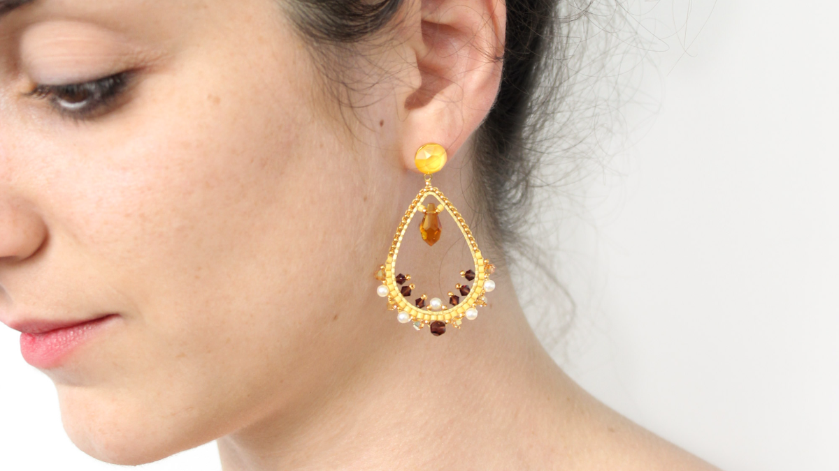 Boucles d'oreilles gouttes en Brick Stitch avec cristaux et perles Miyuki Boucles d'oreilles gouttes en Brick Stitch avec cristaux et perles Miyuki
