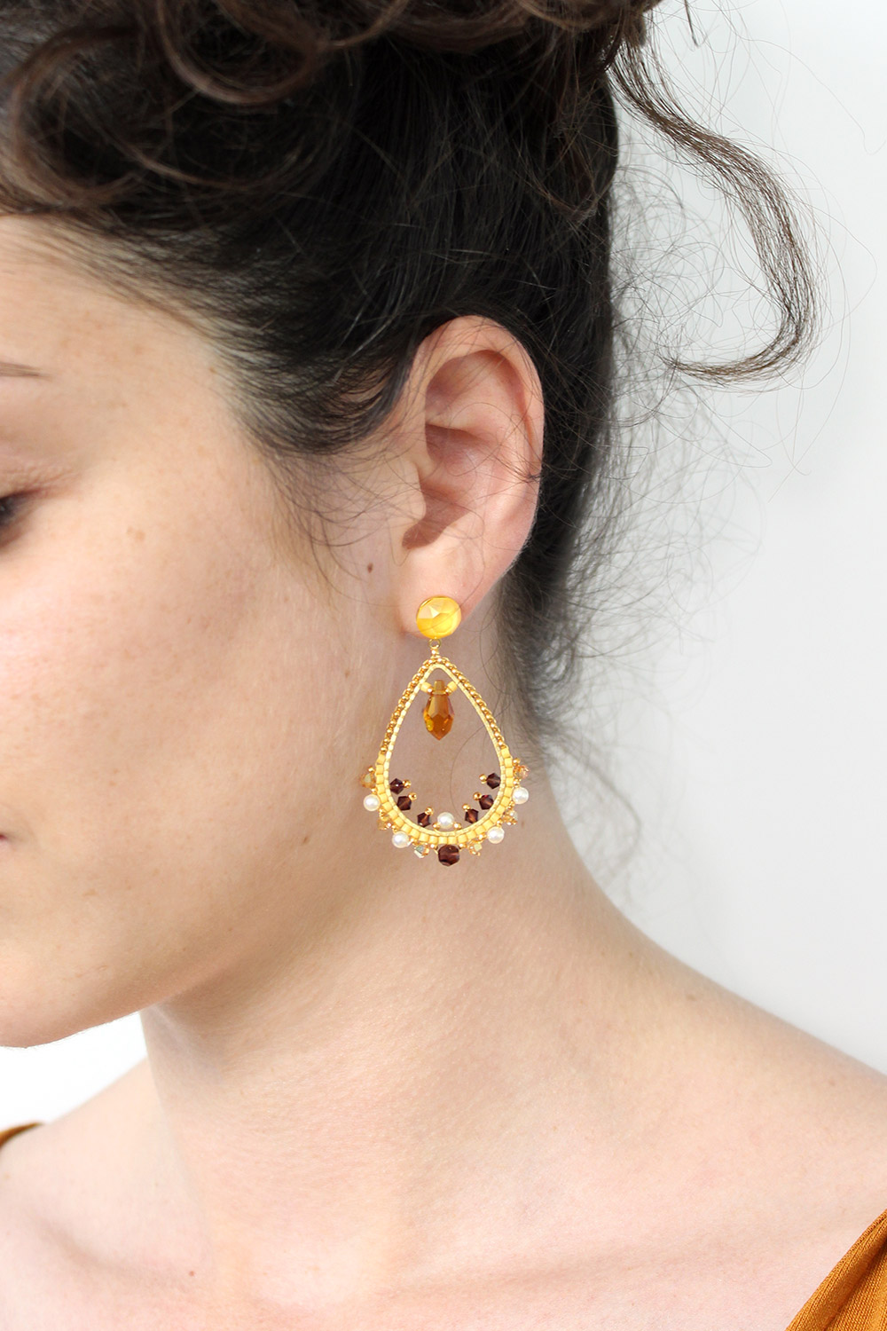 Schéma Boucles d'oreilles gouttes en Brick Stitch avec cristaux et perles Miyuki