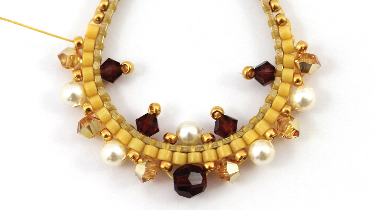 Boucles d'oreilles gouttes en Brick Stitch avec cristaux et perles Miyuki : Etape 9