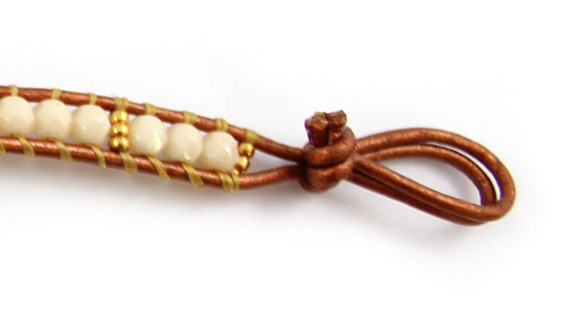 Bracelet Wrap multirangs avec cordon en cuir : Etape 9