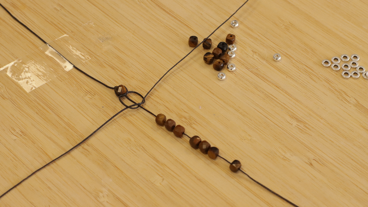 Bracelet de couple en perles heishi pierres gemmes et slam cord : Etape 3