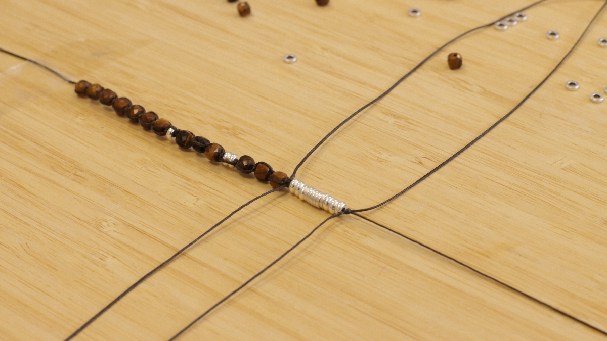 Bracelet de couple en perles heishi pierres gemmes et slam cord : Etape 4