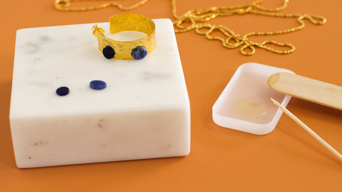 Créoles couleur or et Sodalite : Etape 3 Créoles couleur or et Sodalite : Etape 3