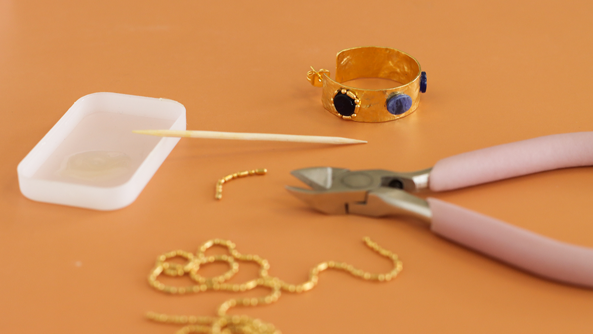 Créoles couleur or et Sodalite : Etape 4 Créoles couleur or et Sodalite : Etape 4