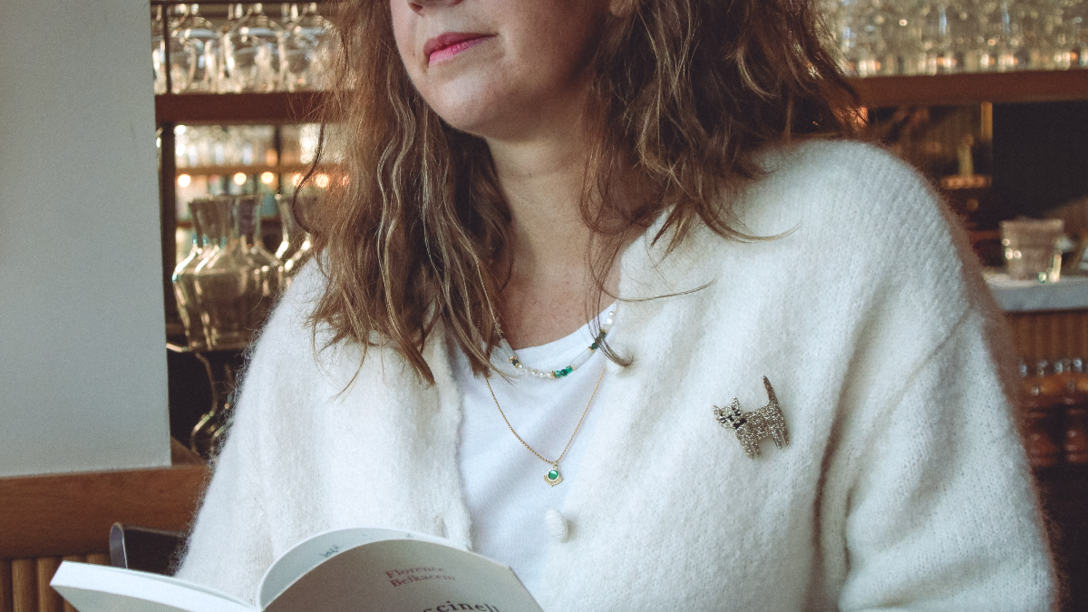 Schéma Collier doré tube en pierre de lune et perles d'eau douce Schéma Collier doré tube en pierre de lune et perles d'eau douce