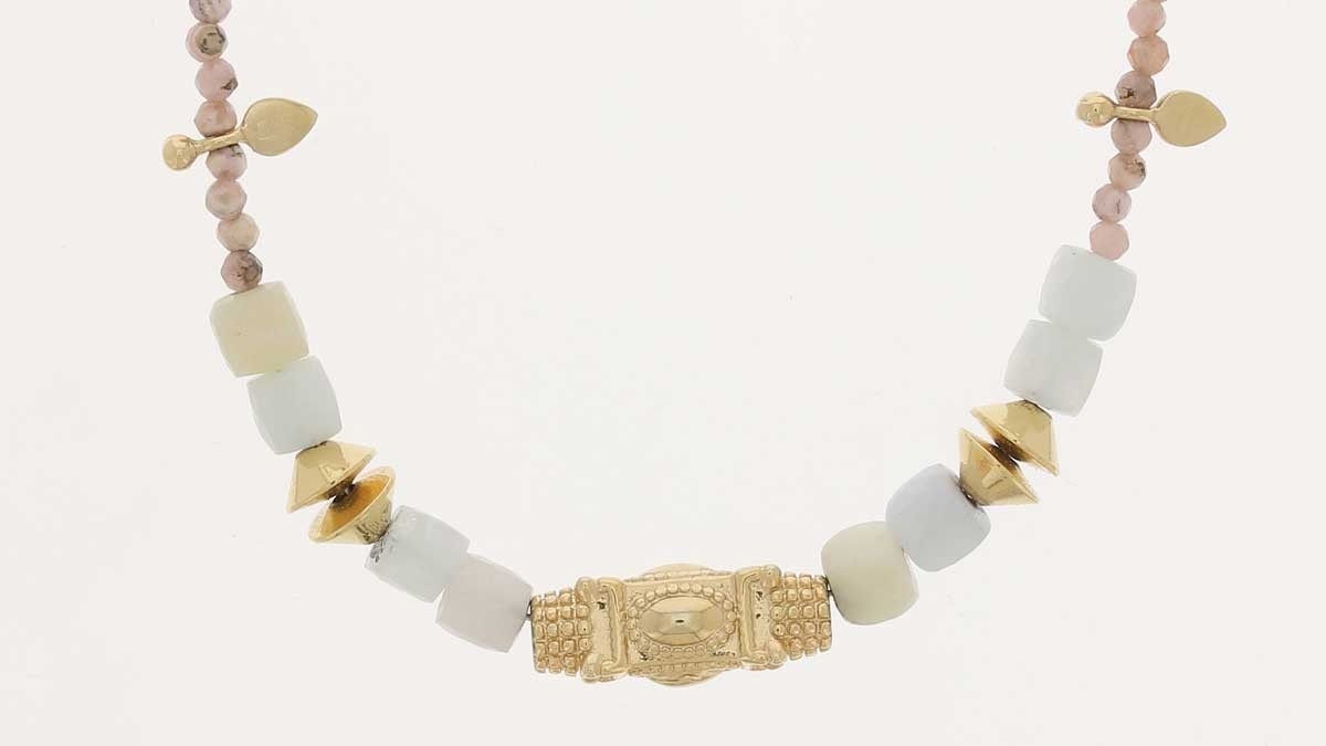 Collier bohème chic avec perles en pierre naturelle & Plaqué Or : Etape 3 Collier bohème chic avec perles en pierre naturelle & Plaqué Or : Etape 3