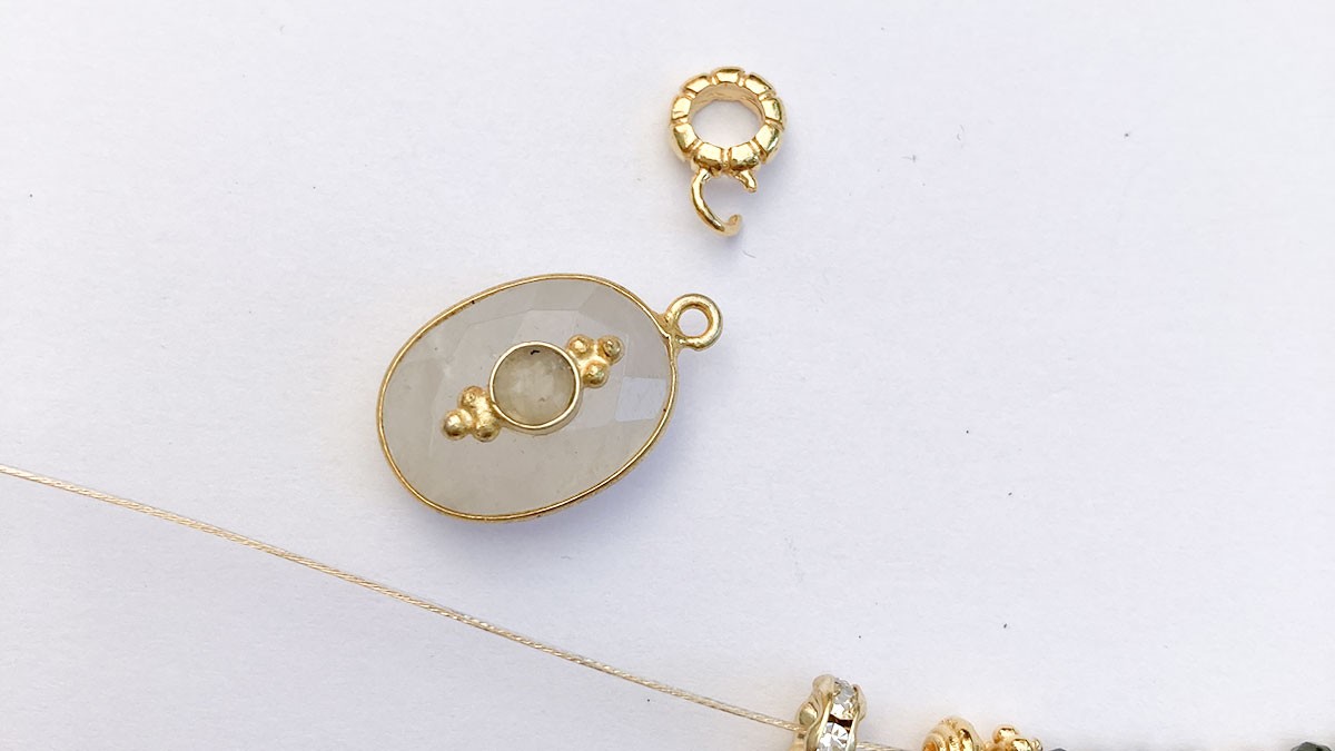 DIY Bracelet pierres gemmes tourmalines et breloques : Etape 6