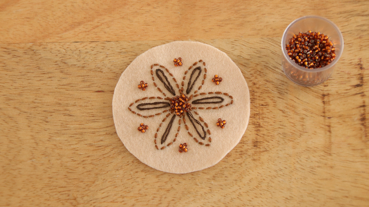 Patron feutrine Noël Déco de Sapin Senteurs de Noël : Etape 10 Patron feutrine Noël Déco de Sapin Senteurs de Noël : Etape 10