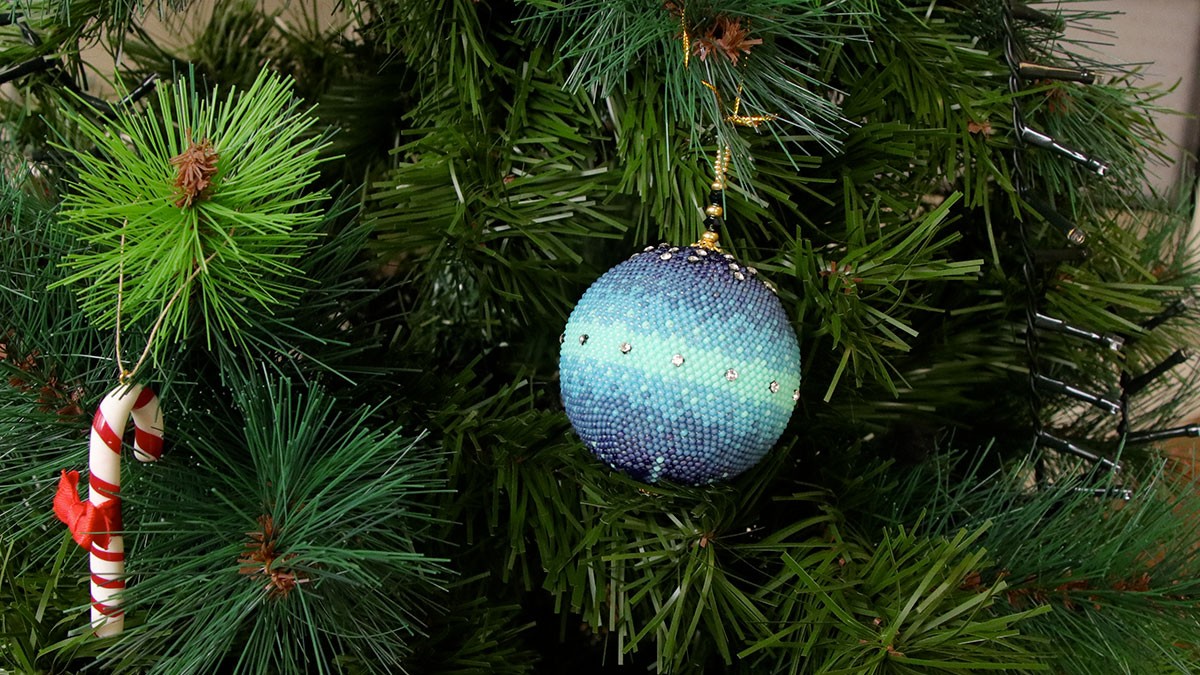 Schéma DIY Boule de Noël dégradé de perles en spirale au crochet