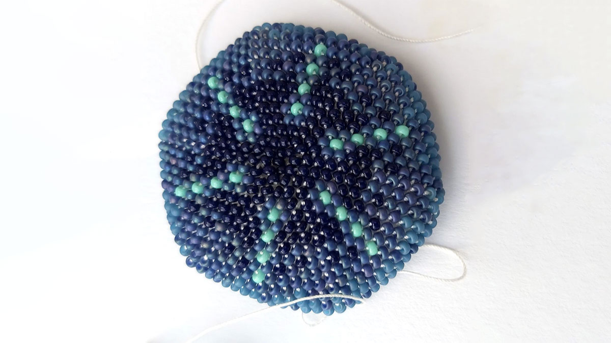 DIY Boule de Noël dégradé de perles en spirale au crochet : Etape 6