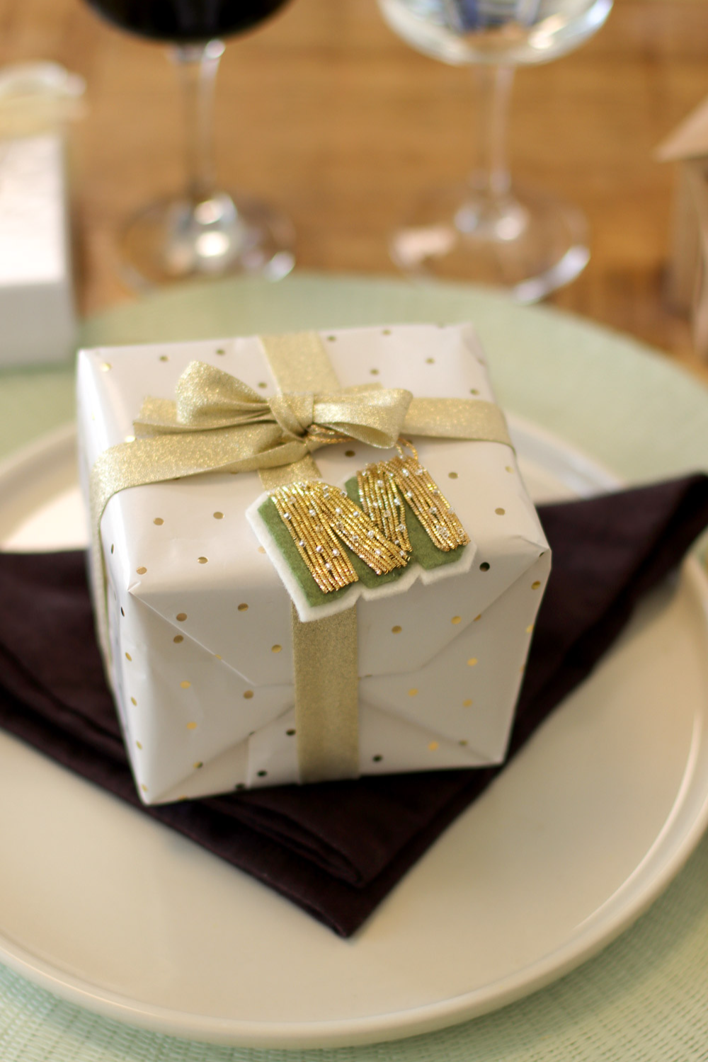 Schéma Tuto étiquette cadeau noël Lettre broderie Cannetille