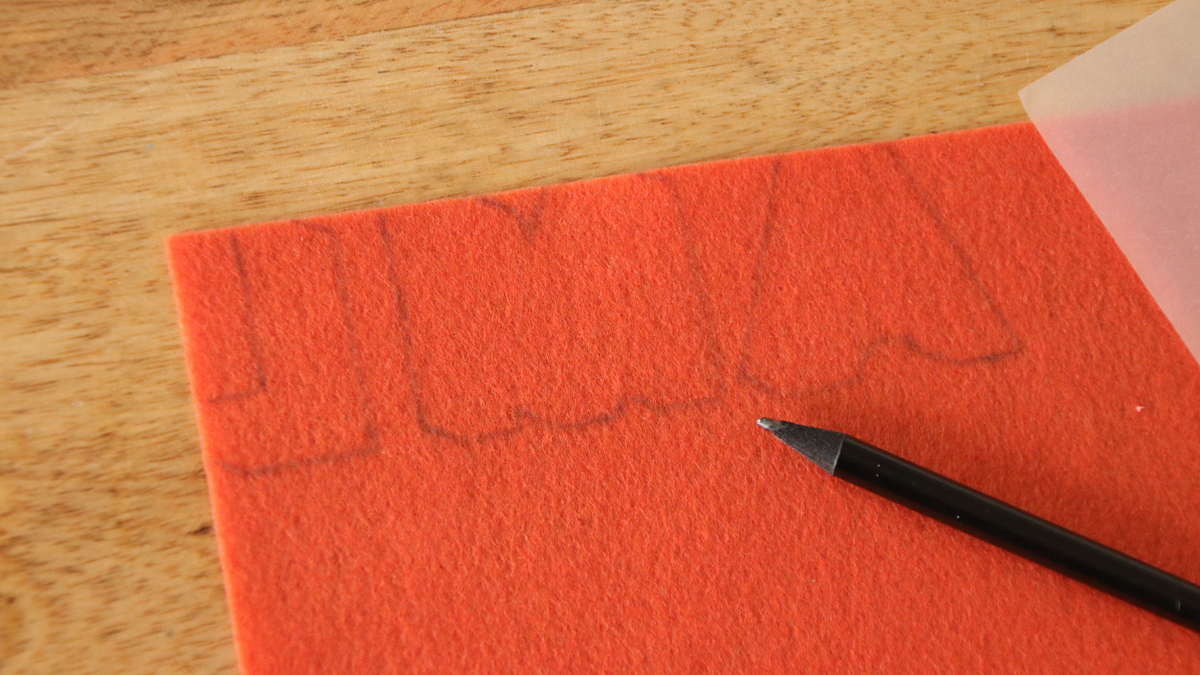 Tuto étiquette cadeau noël Lettre broderie Cannetille : Etape 1