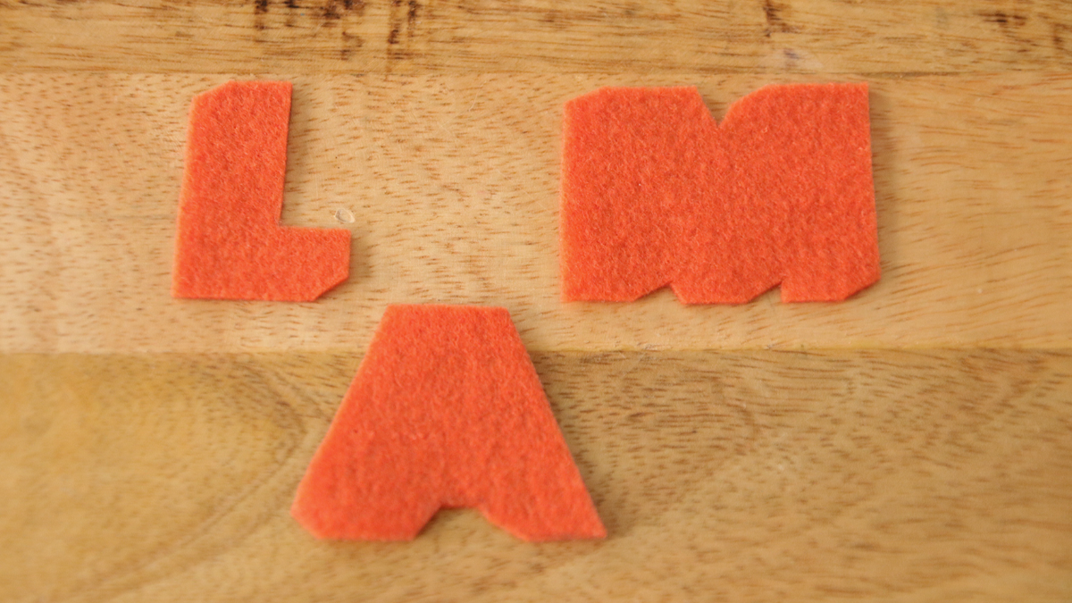 Tuto étiquette cadeau noël Lettre broderie Cannetille : Etape 2