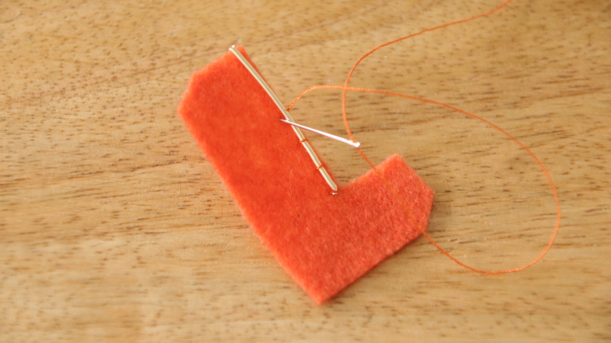 Tuto étiquette cadeau noël Lettre broderie Cannetille : Etape 3