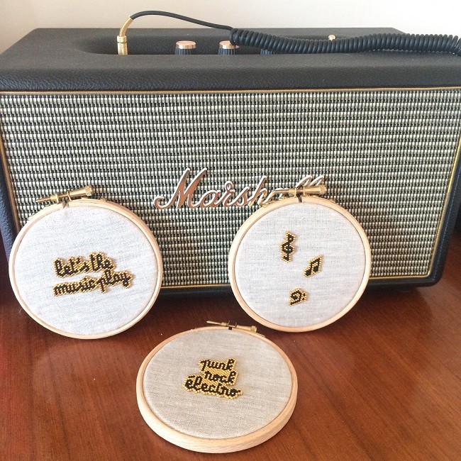 Schéma Tissage Miyuki brick stitch mots tissés sur tambour à broder