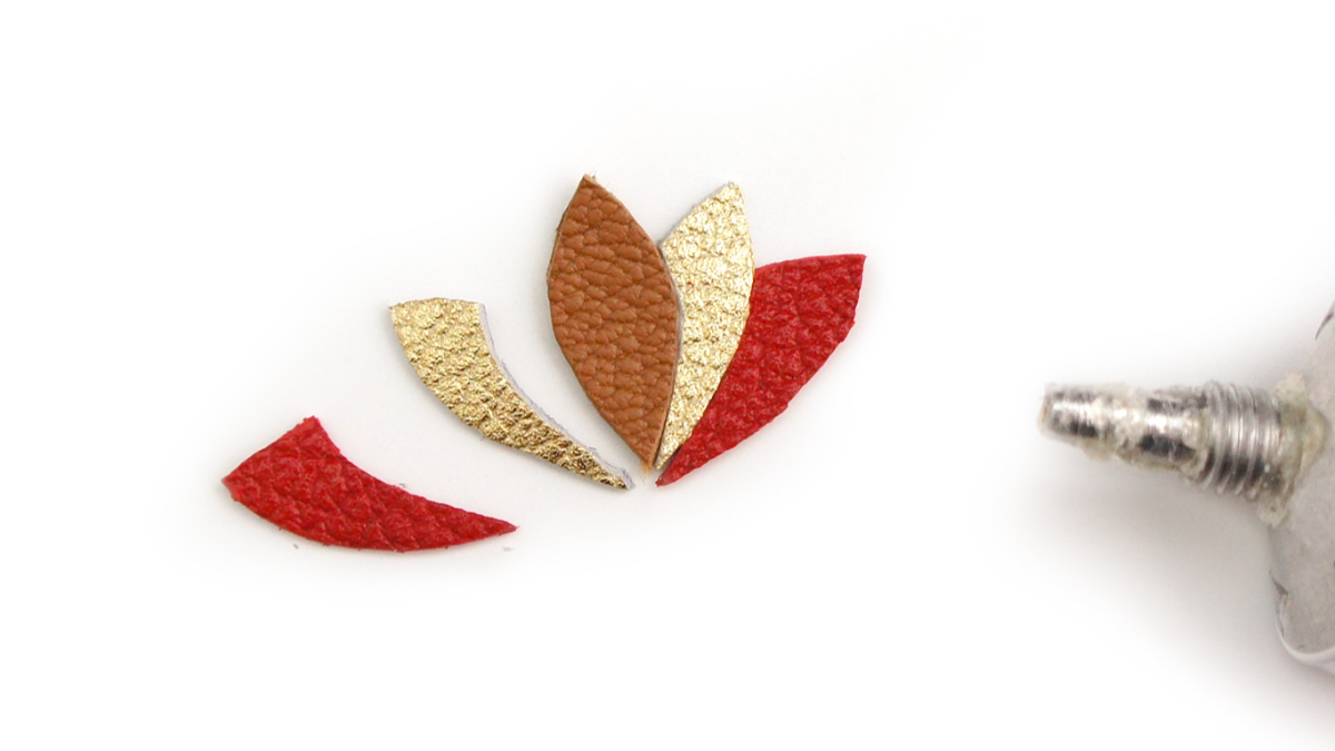 DIY Bijoux avec Chutes de Cuir : Etape 2 DIY Bijoux avec Chutes de Cuir : Etape 2