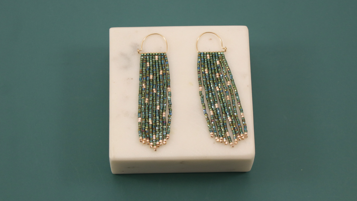 Boucles d'oreilles Perles Miyuki Demi-créoles et franges perlées Boucles d'oreilles Perles Miyuki Demi-créoles et franges perlées