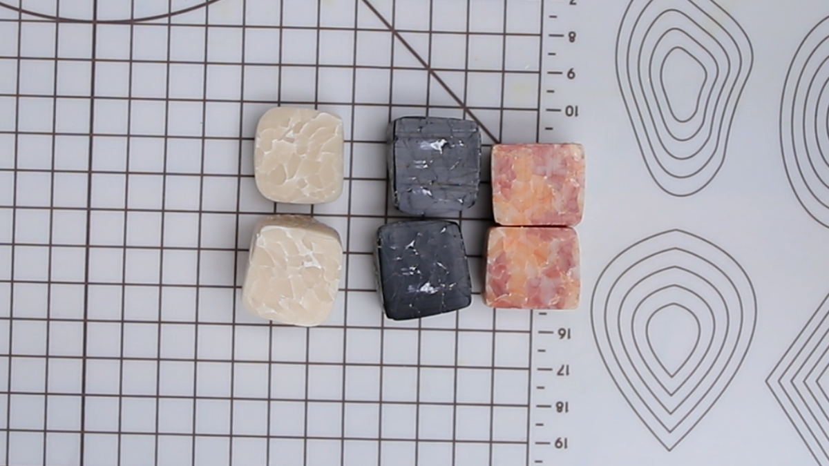 Boucles d'oreilles effet marbre en pâte polymère : Etape 6