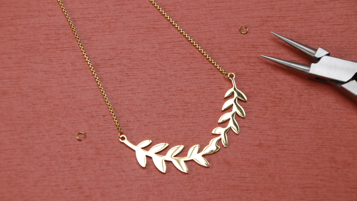 Deux Colliers en acier inox doré pendentif branche : Etape 1 Deux Colliers en acier inox doré pendentif branche : Etape 1