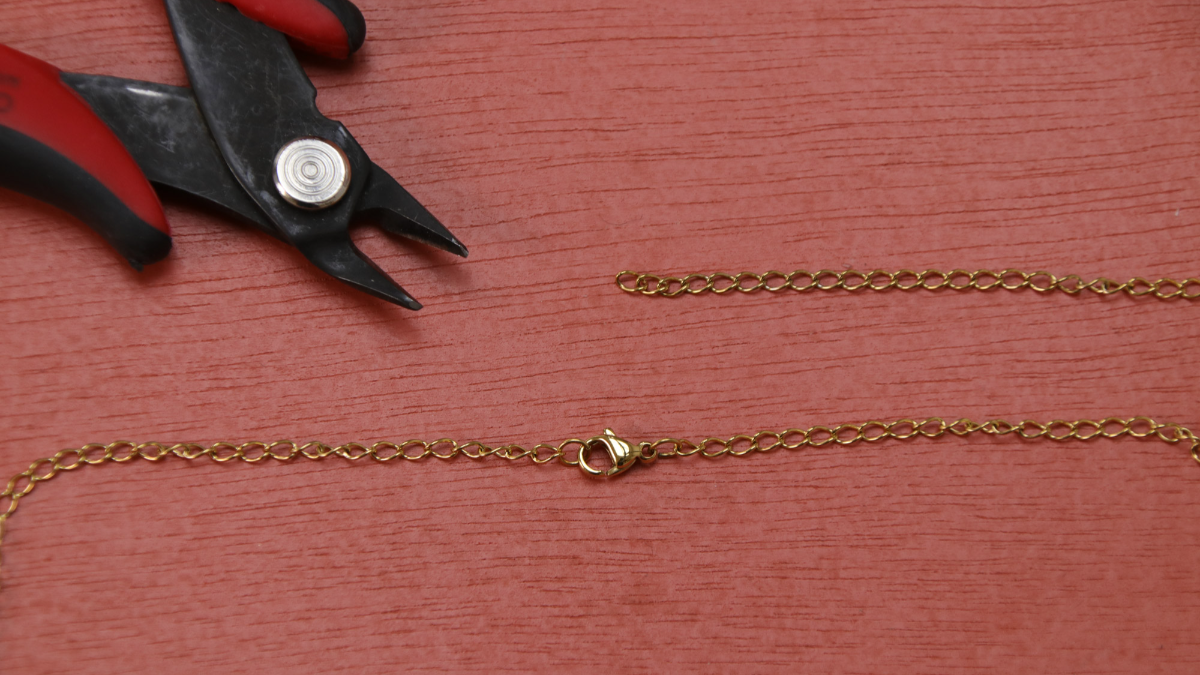 Deux Colliers en acier inox doré pendentif branche : Etape 2 Deux Colliers en acier inox doré pendentif branche : Etape 2