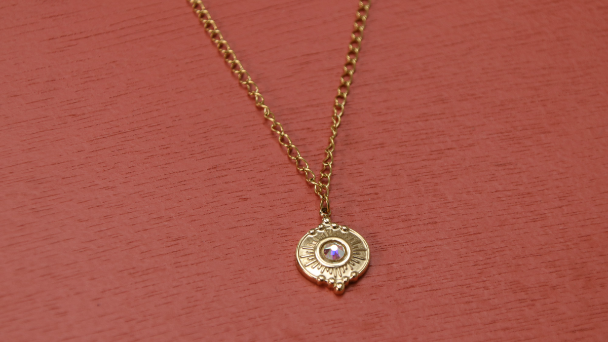 Deux Colliers en acier inox doré pendentif branche : Etape 3 Deux Colliers en acier inox doré pendentif branche : Etape 3