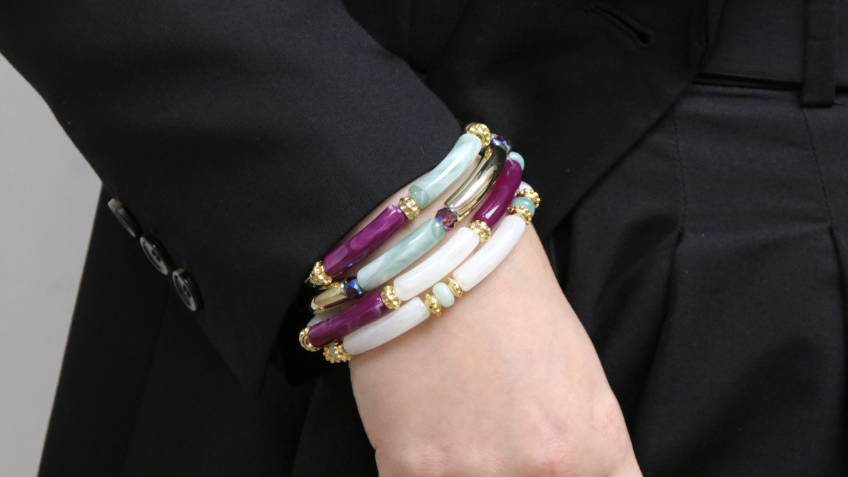 Bracelets élastiques perles tubes vert et violet
