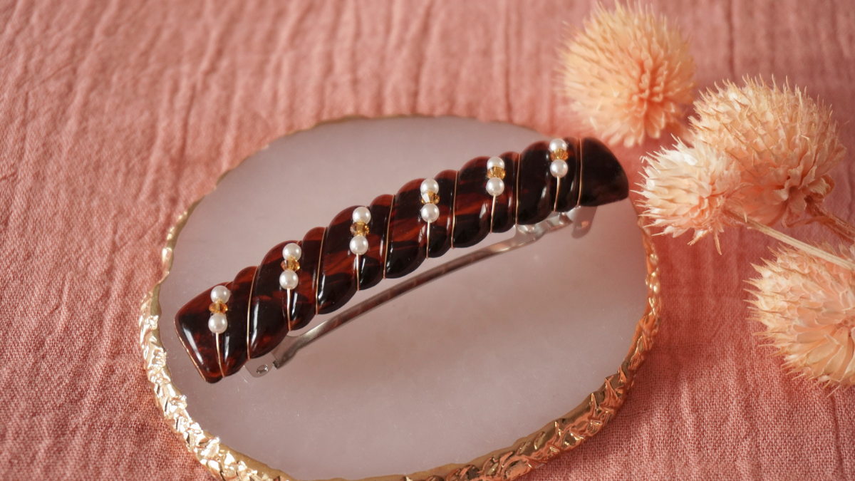 DIY Barrette écailles de tortue avec des perles nacrées
