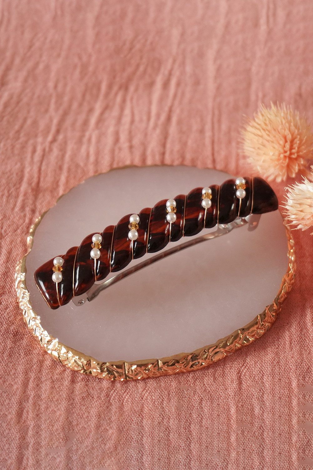 Schéma DIY Barrette écailles de tortue avec des perles nacrées