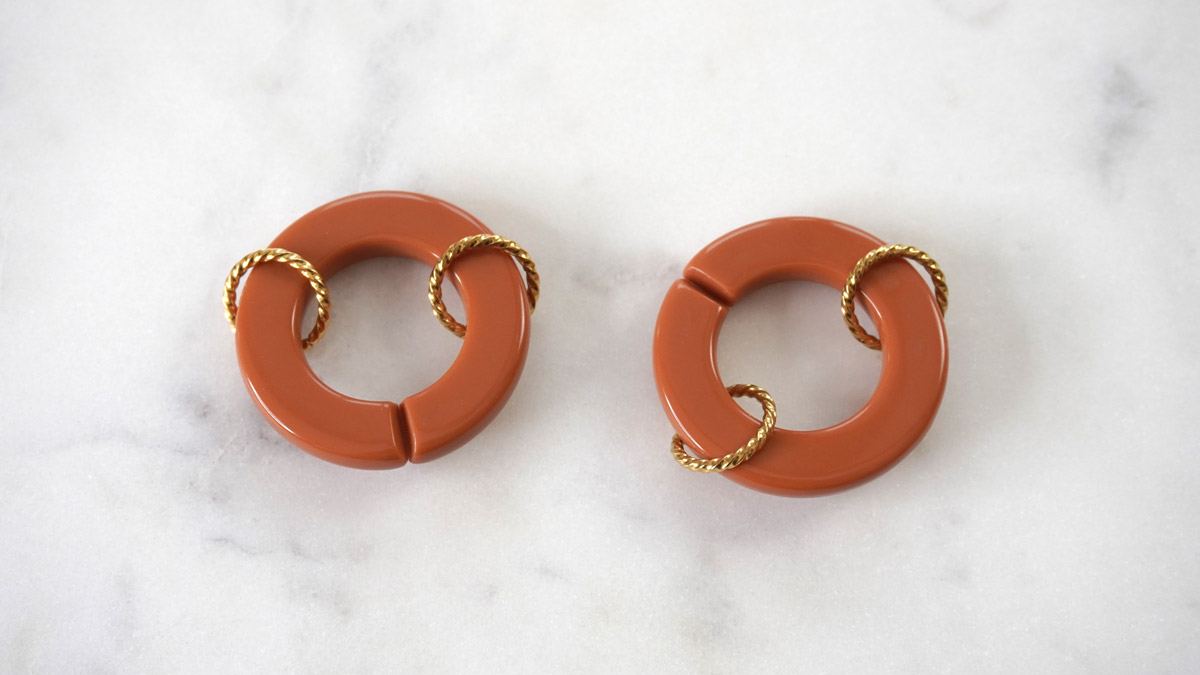 Bracelet gros maillons acier inox doré et acrylique : Etape 1 Bracelet gros maillons acier inox doré et acrylique : Etape 1