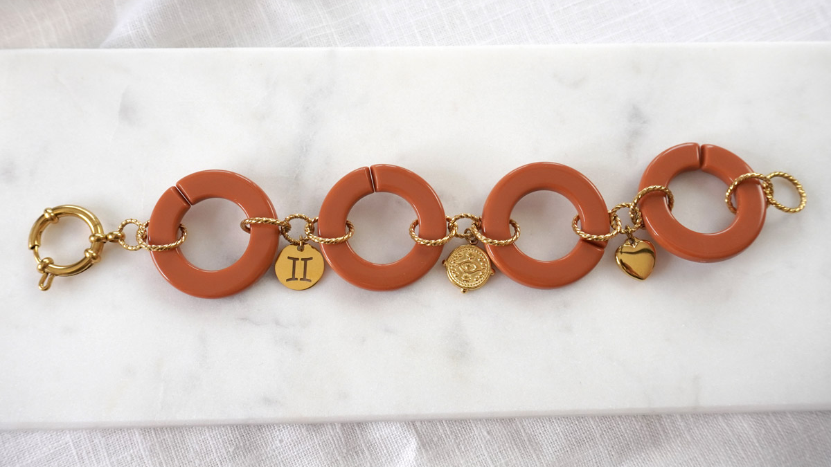 Bracelet gros maillons acier inox doré et acrylique : Etape 5 Bracelet gros maillons acier inox doré et acrylique : Etape 5