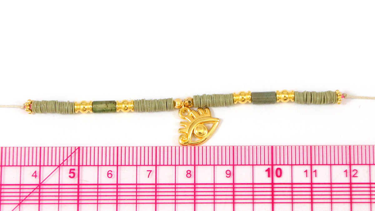 Tuto bracelets fins avec des perles heishi et des breloques : Etape 3