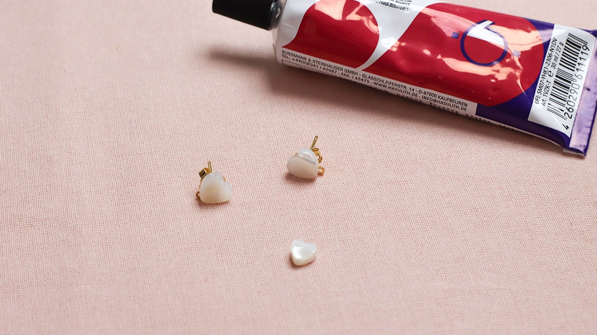 Boucles d'oreilles nacre et chaîne : Etape 3