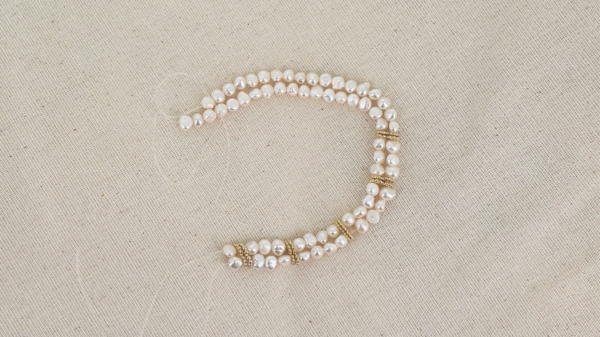 Tuto bracelet élastique avec perles d'eau douce : Etape 2