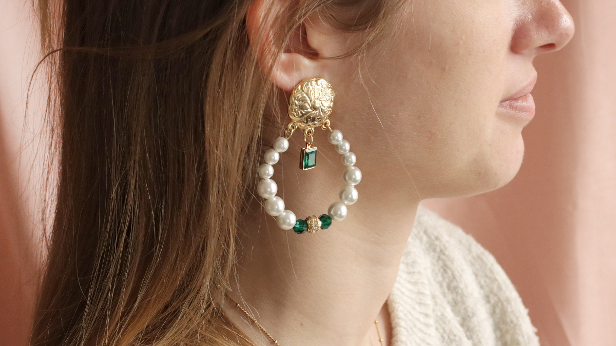 Schéma Boucles d'oreilles style baroque avec perles nacrées Schéma Boucles d'oreilles style baroque avec perles nacrées