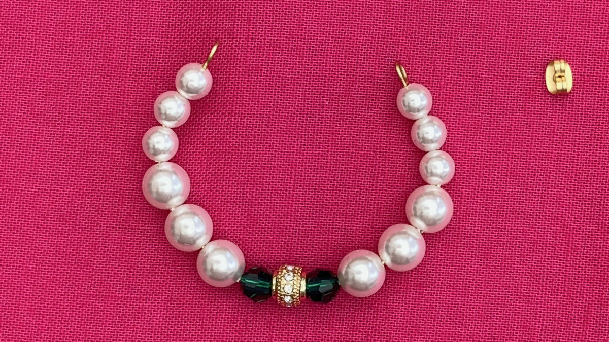 Boucles d'oreilles style baroque avec perles nacrées : Etape 6 Boucles d'oreilles style baroque avec perles nacrées : Etape 6